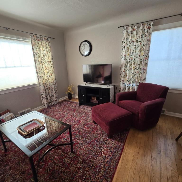 369 W 9th St - Photo 5 of 11