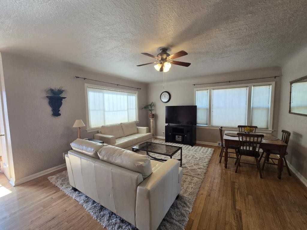 369 W 9th St - Photo 4 of 11