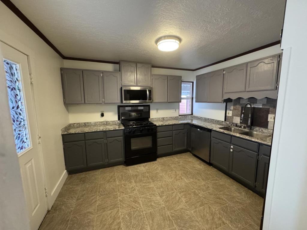 807 W Binford St - Photo 2 of 15