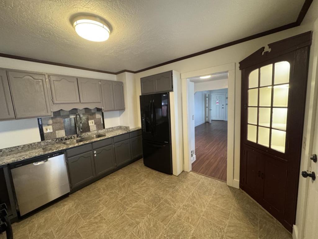 807 W Binford St - Photo 3 of 15