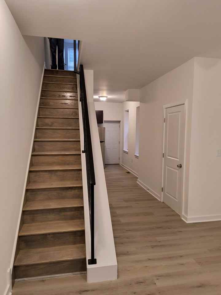1523 W Oakdale St - Photo 3 of 17