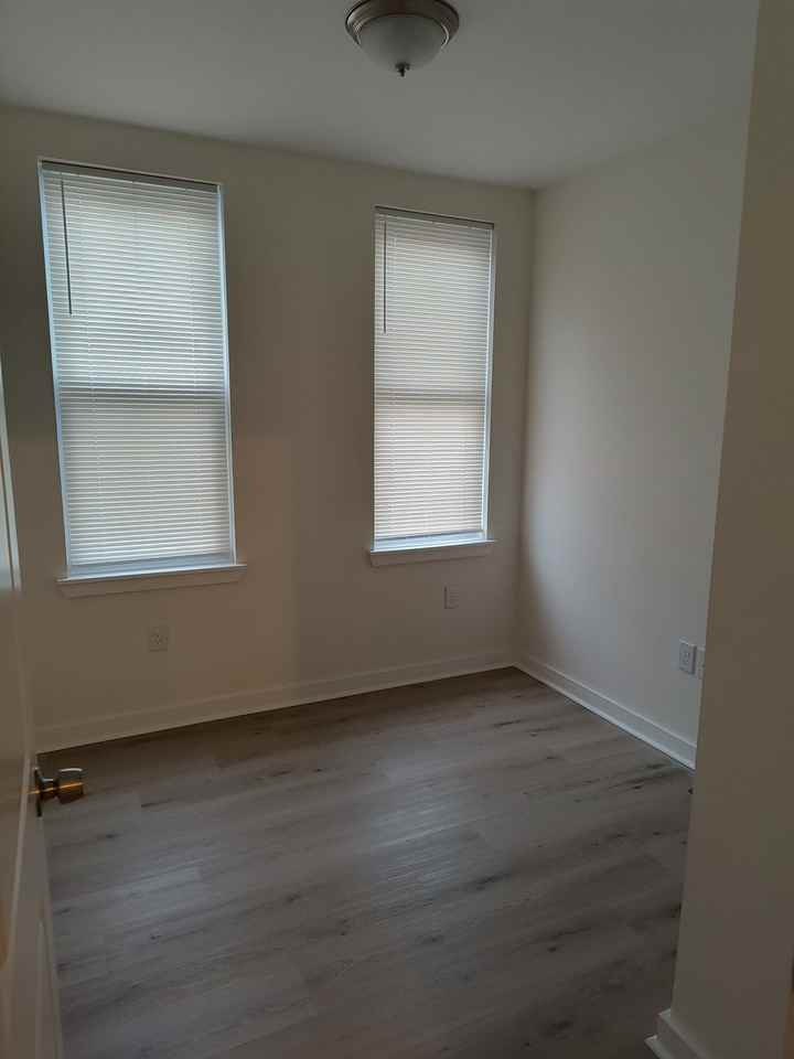 1523 W Oakdale St - Photo 5 of 17
