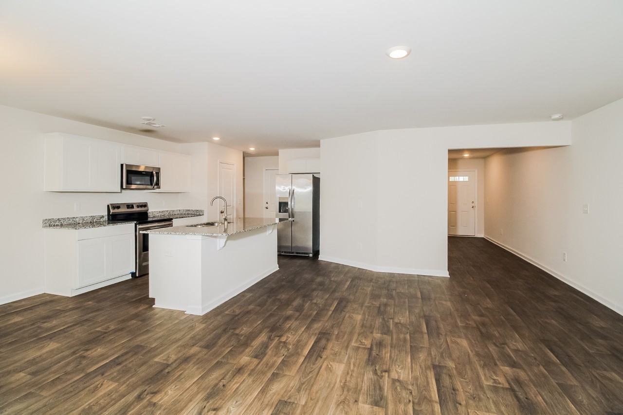 221 221 Merry Oak Ln - Photo 3 of 25