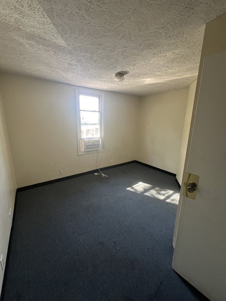 409 Forest Ave #14714207 - Photo 5 of 14