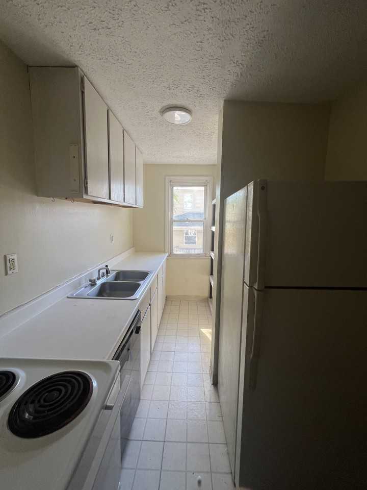 409 Forest Ave #14714207 - Photo 6 of 14