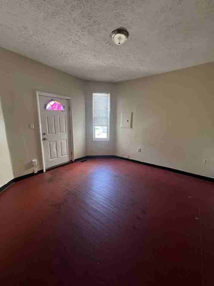 409 Forest Ave #14714207 - Photo 5 of 14