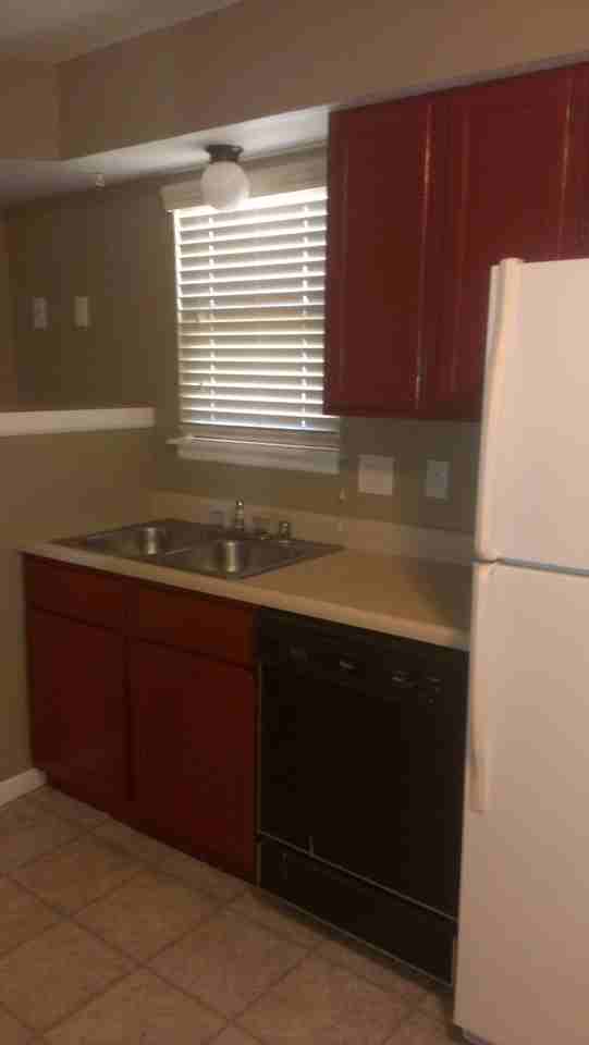 1224 W 19th St - Photo 2 of 10