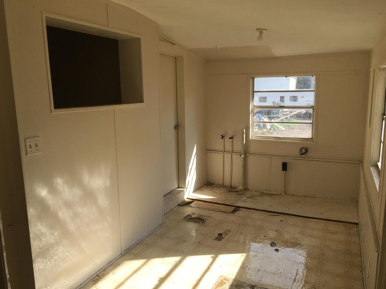 414 S Miami St - Photo 3 of 10