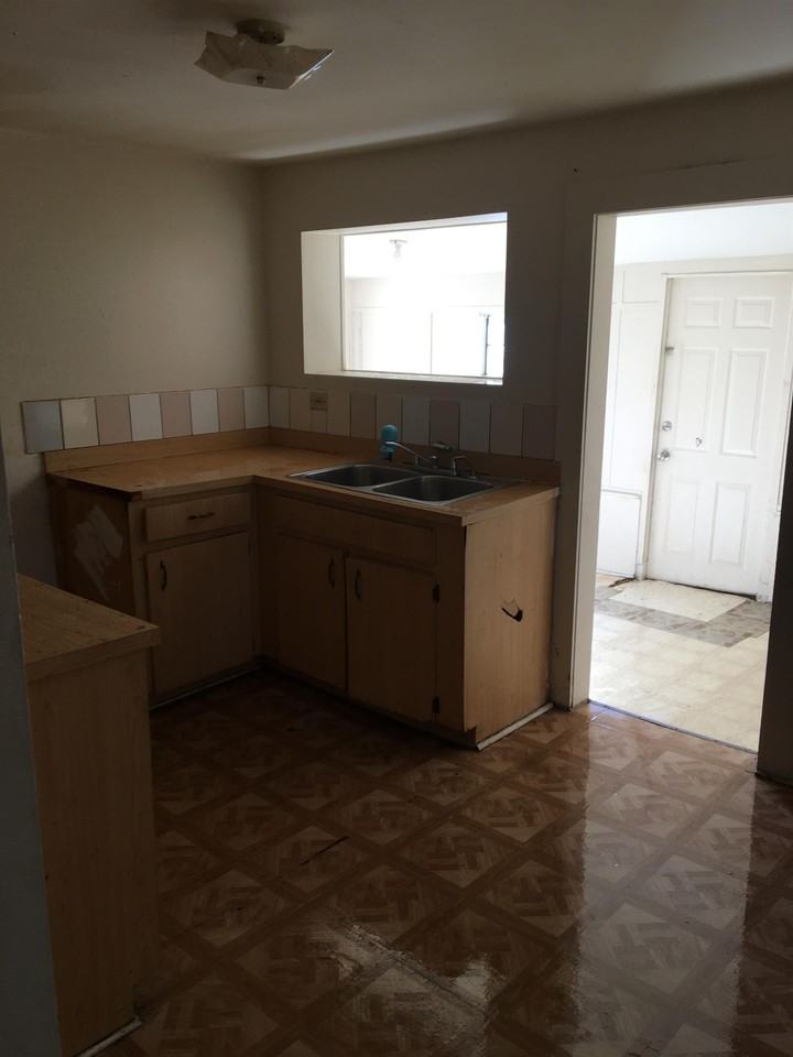 414 S Miami St - Photo 2 of 10