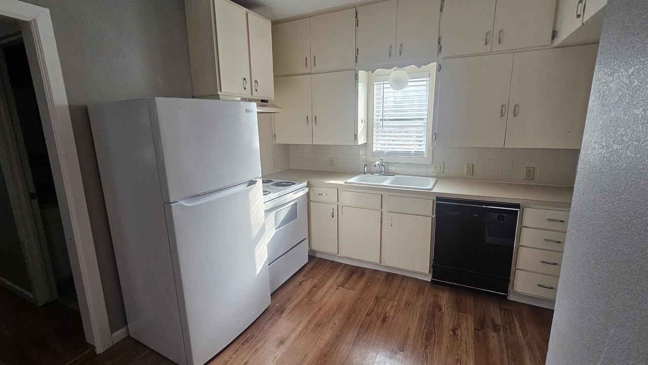 1204 Cleveland Street - Photo 7 of 8