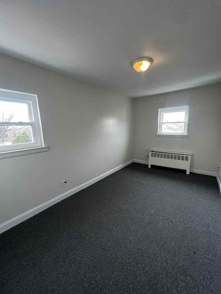 2563 Yates Ave - Photo 3 of 6