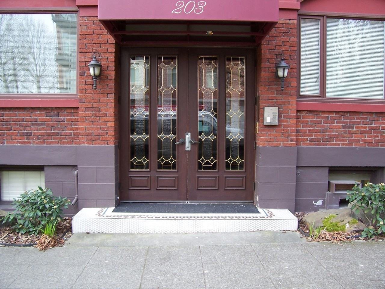 Comstock Apartments - Photo 2 of 9
