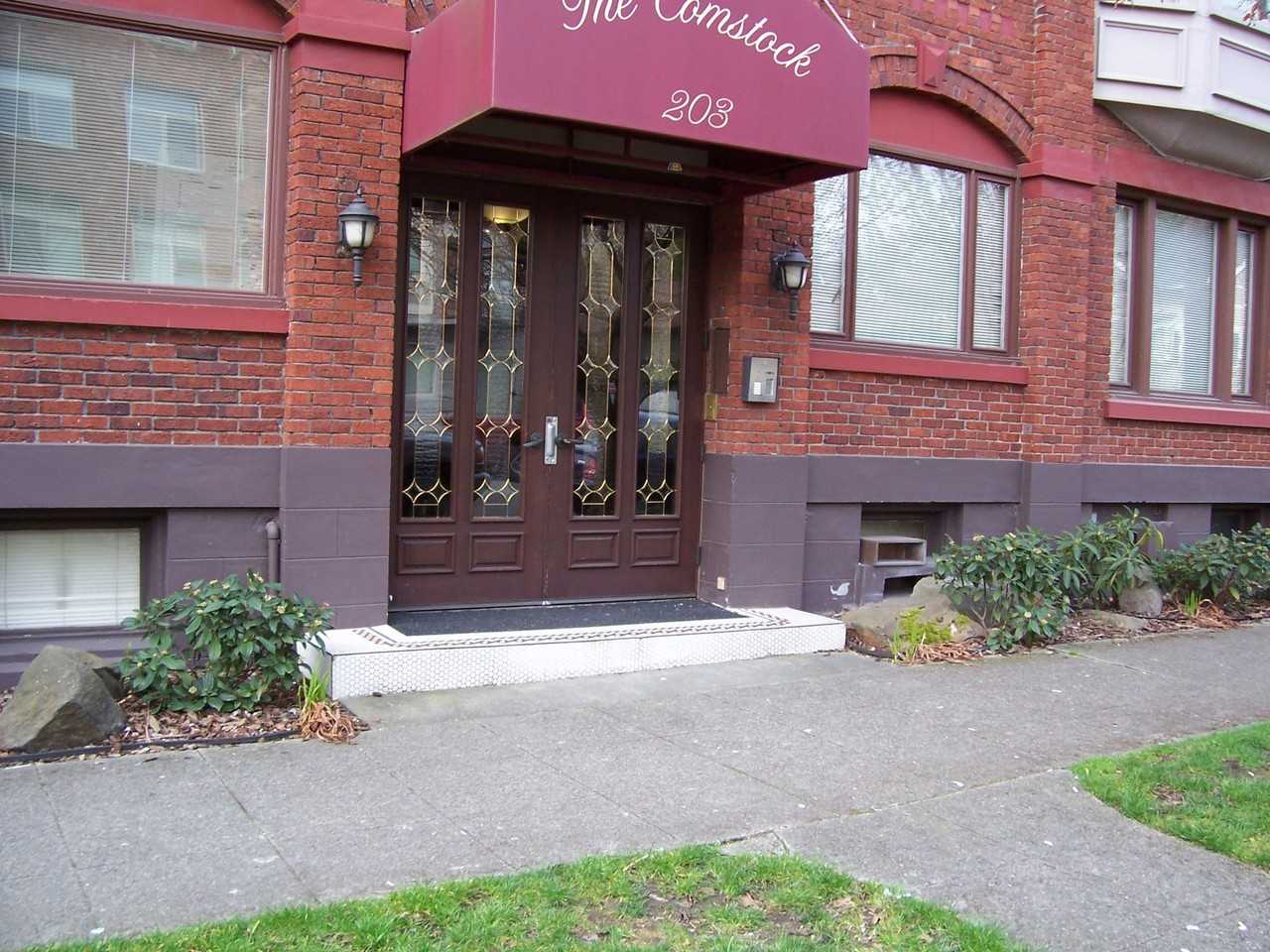 Comstock Apartments - Photo 3 of 9