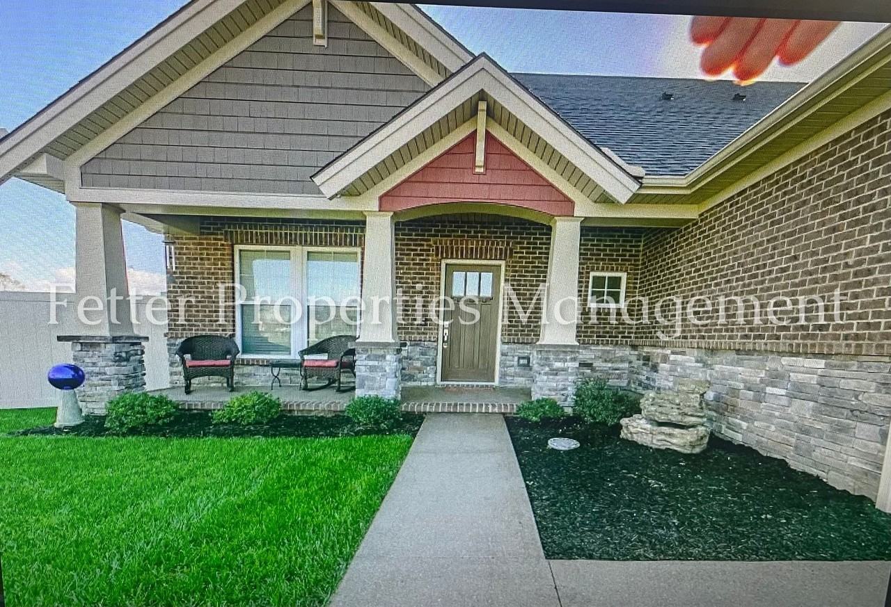 2966 Courtz Ct - Photo 2 of 40