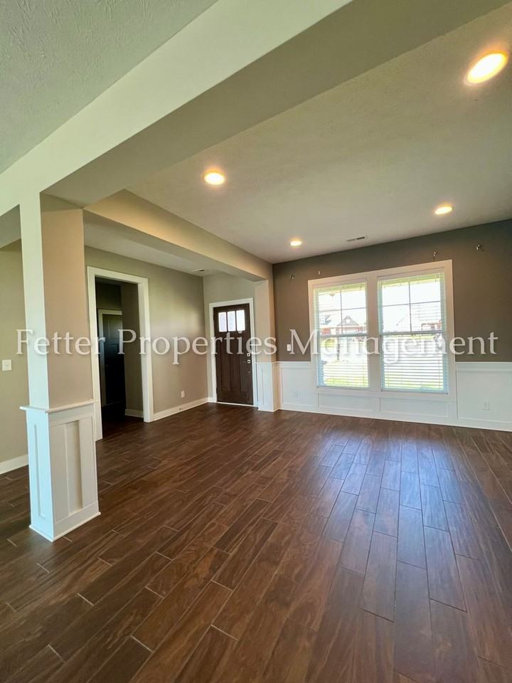 2966 Courtz Ct - Photo 3 of 40