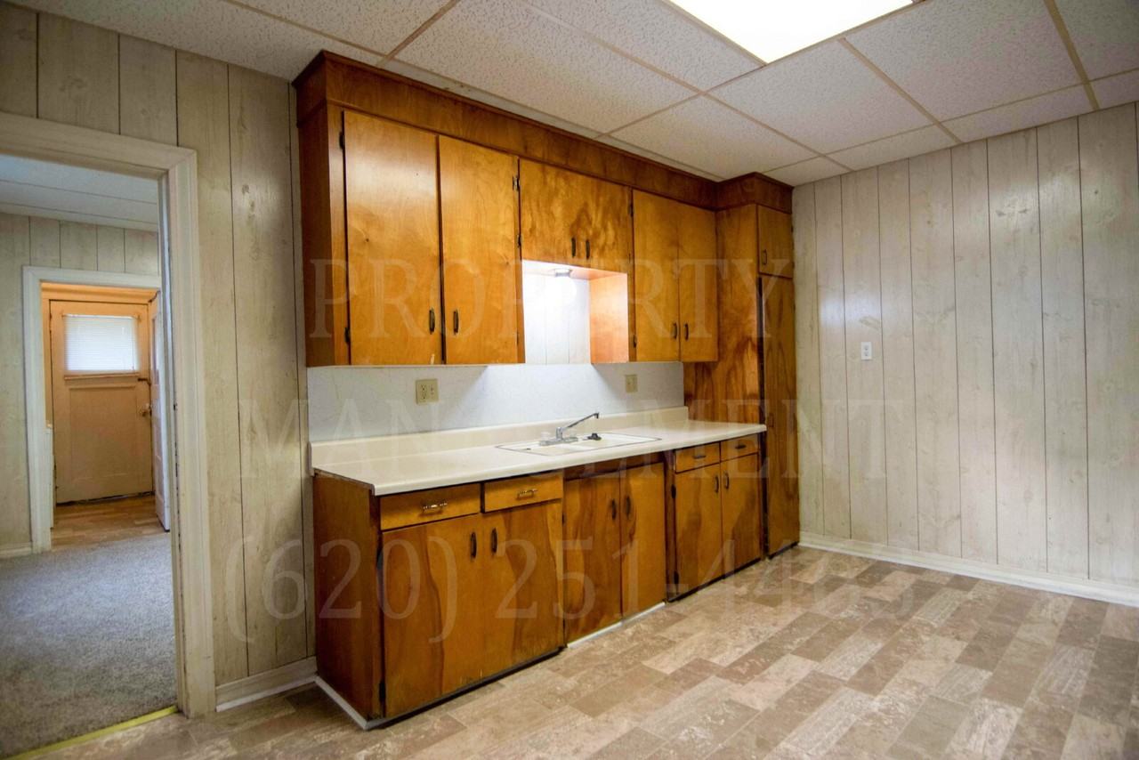 1412 1/2 W 5th St - Photo 3 of 27