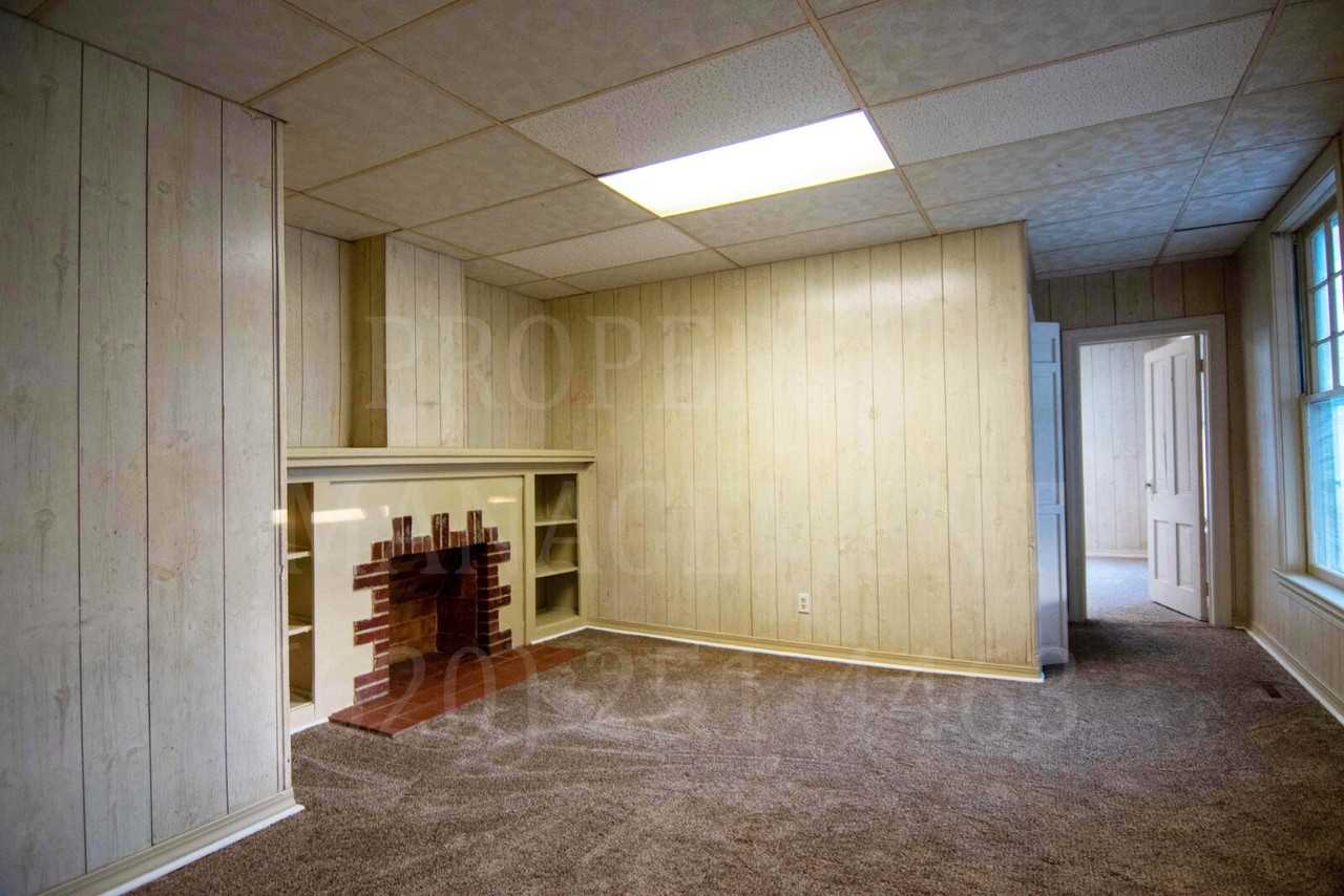 1412 1/2 W 5th St - Photo 4 of 27