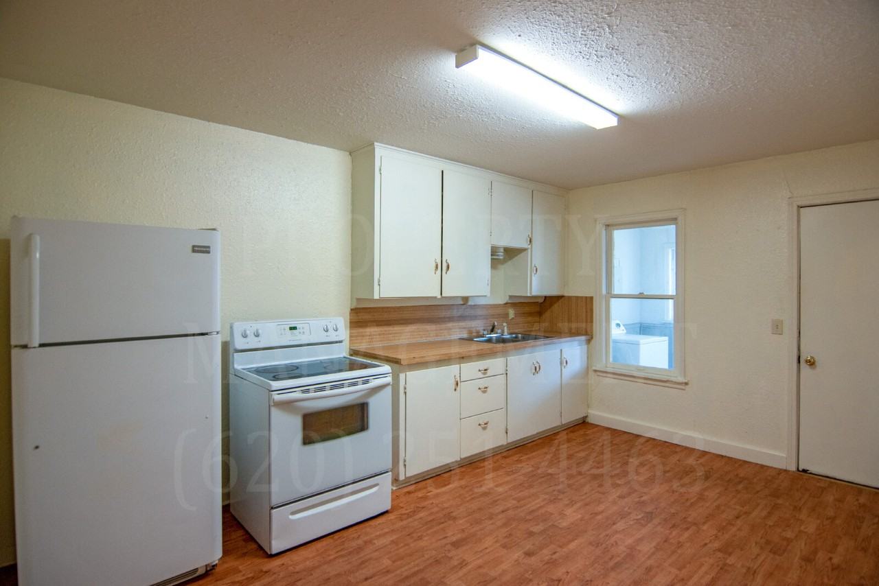 1413 W 5th St #B - Photo 2 of 16