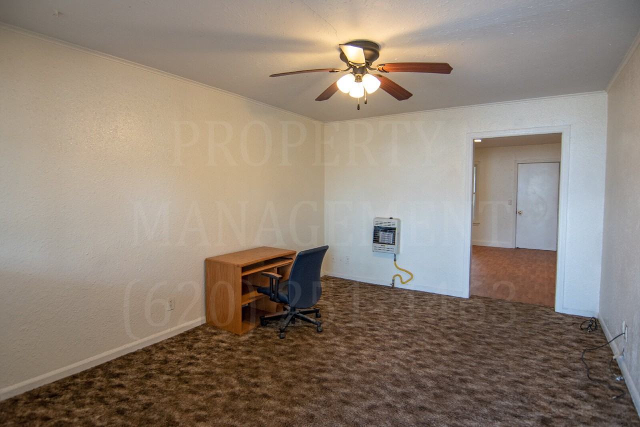 1413 W 5th St #B - Photo 3 of 16