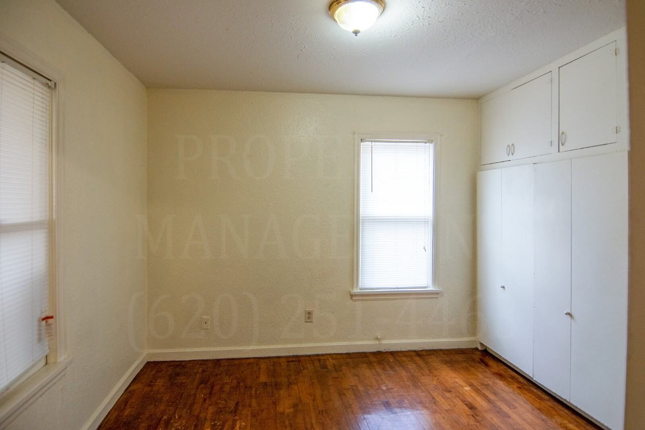1413 W 5th St #B - Photo 4 of 16