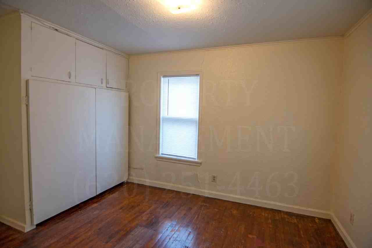 1413 W 5th St #B - Photo 5 of 16