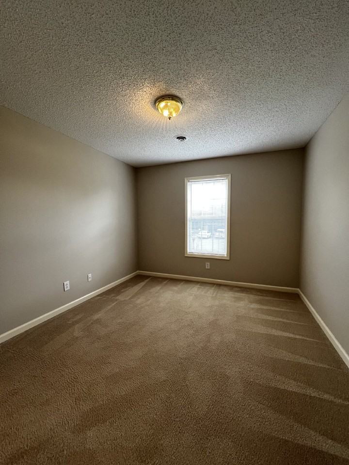 3427 Poplar Hl - Photo 7 of 50