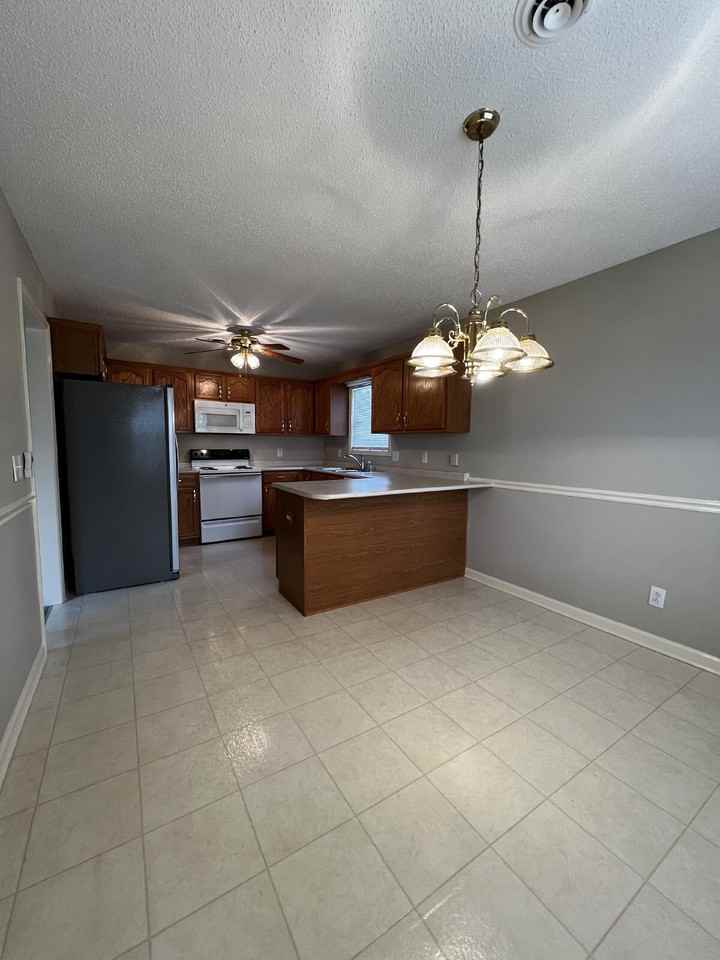 3427 Poplar Hl - Photo 6 of 23