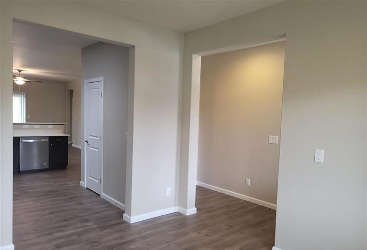 556 Bondgard Ave E - Photo 4 of 27