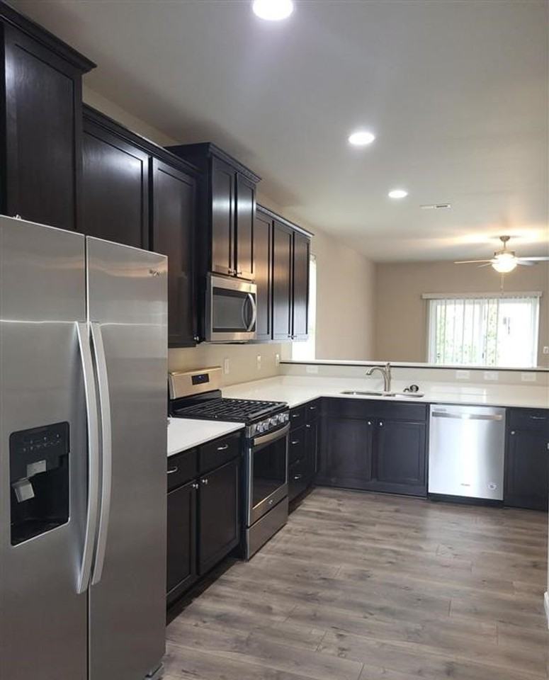 556 Bondgard Ave E - Photo 5 of 27