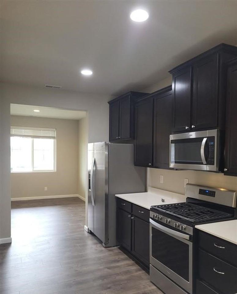 556 Bondgard Ave E - Photo 7 of 27