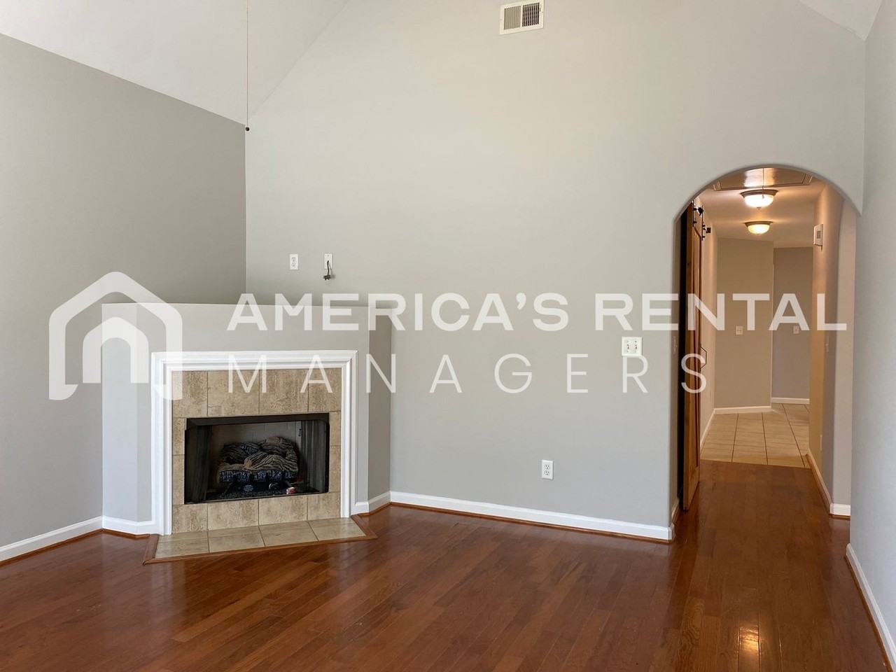 2819 Southwood Ln - Photo 2 of 36