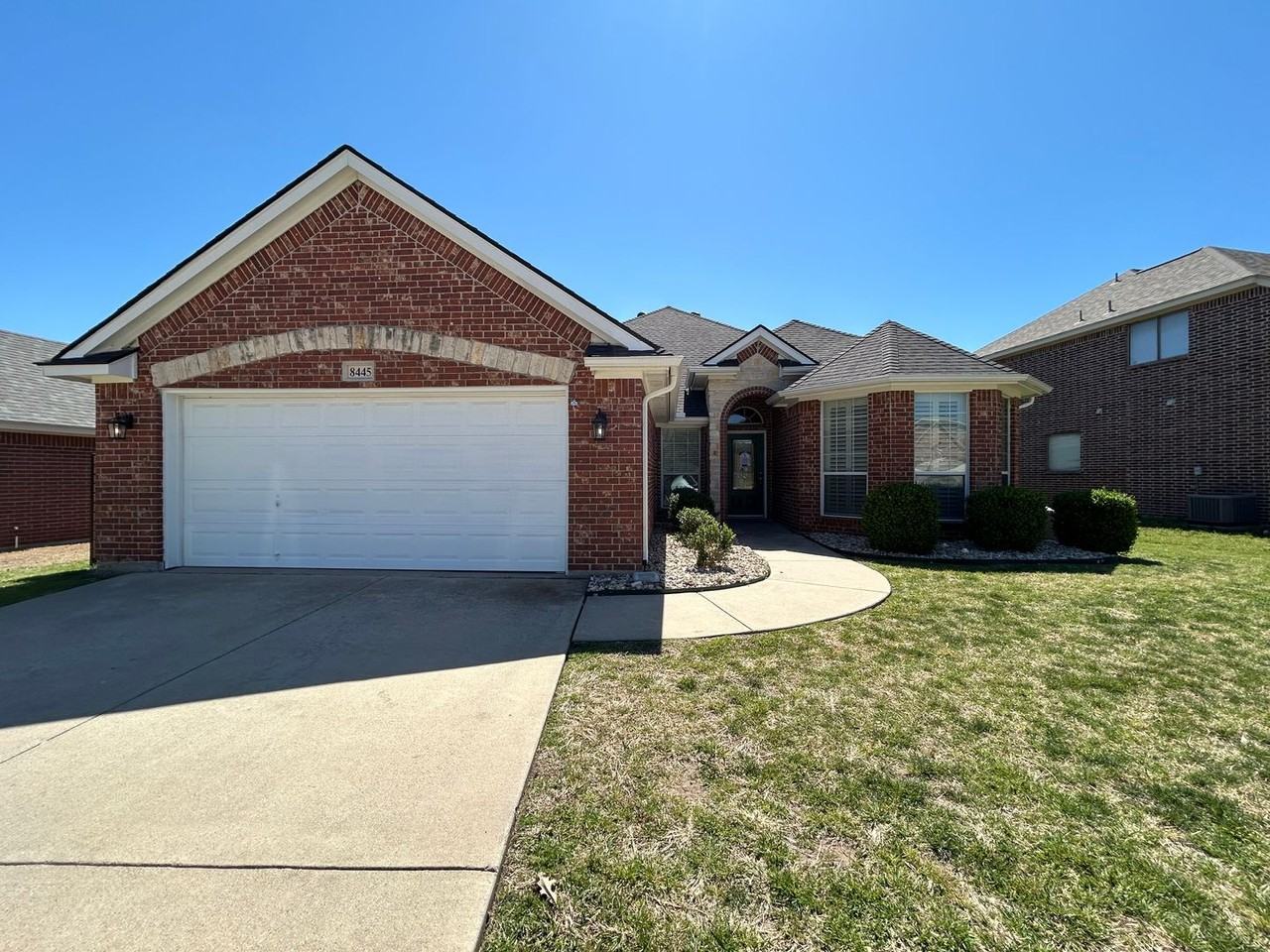 8445 Arroyo Ln - Photo 2 of 41