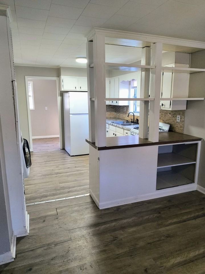 204 Allen St - Photo 4 of 12