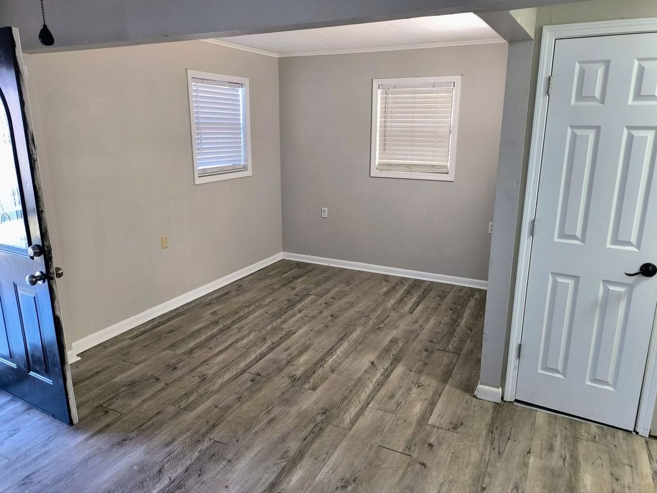 204 Allen St - Photo 6 of 12