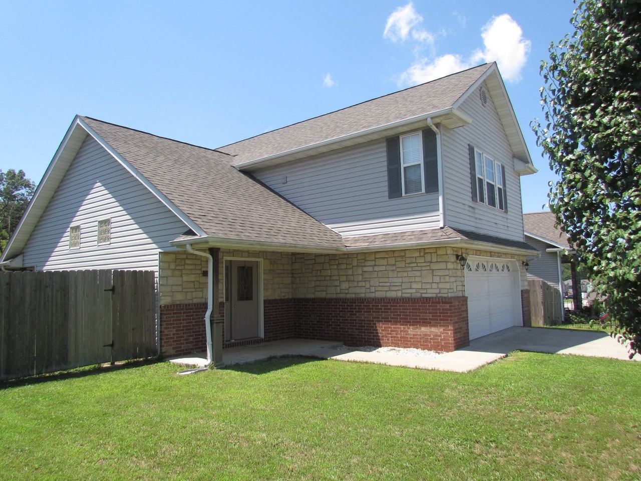 16046 Heavens Gate Ln - Photo 2 of 15