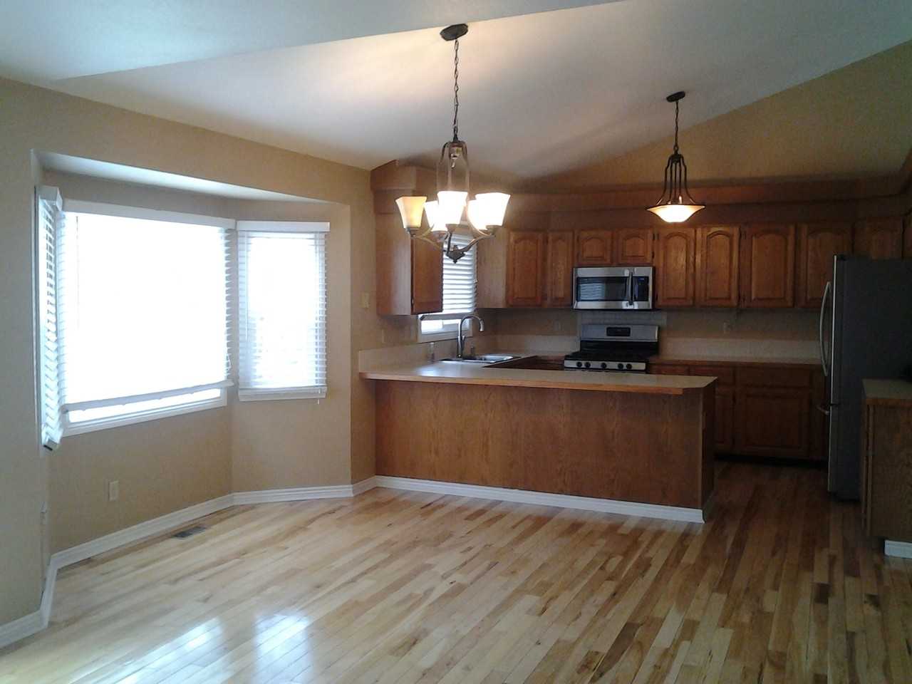 4201 Fall River Dr - Photo 7 of 28