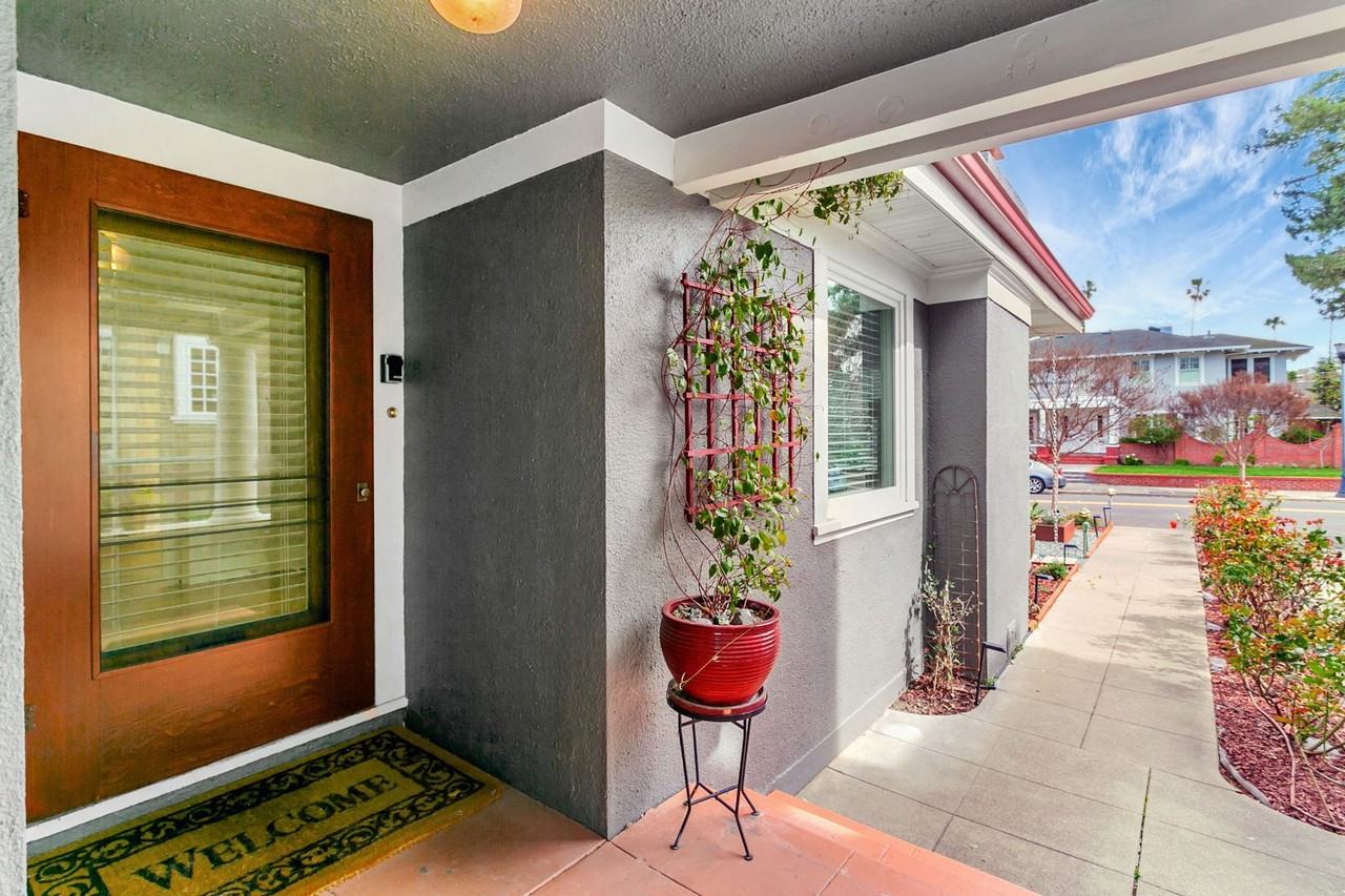 1249 Hanchett Ave - Photo 3 of 37