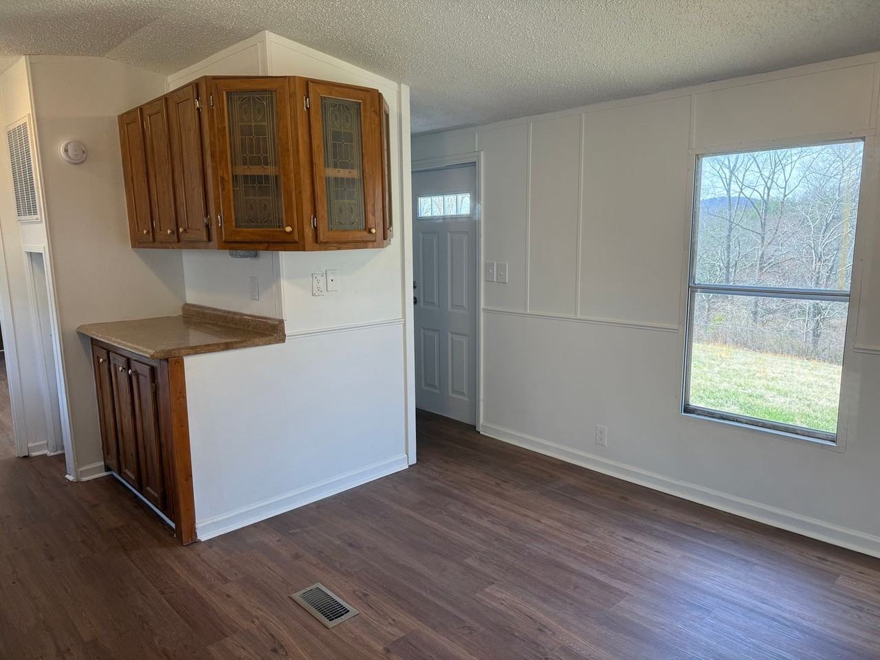 8 Darnell Dr - Photo 2 of 13