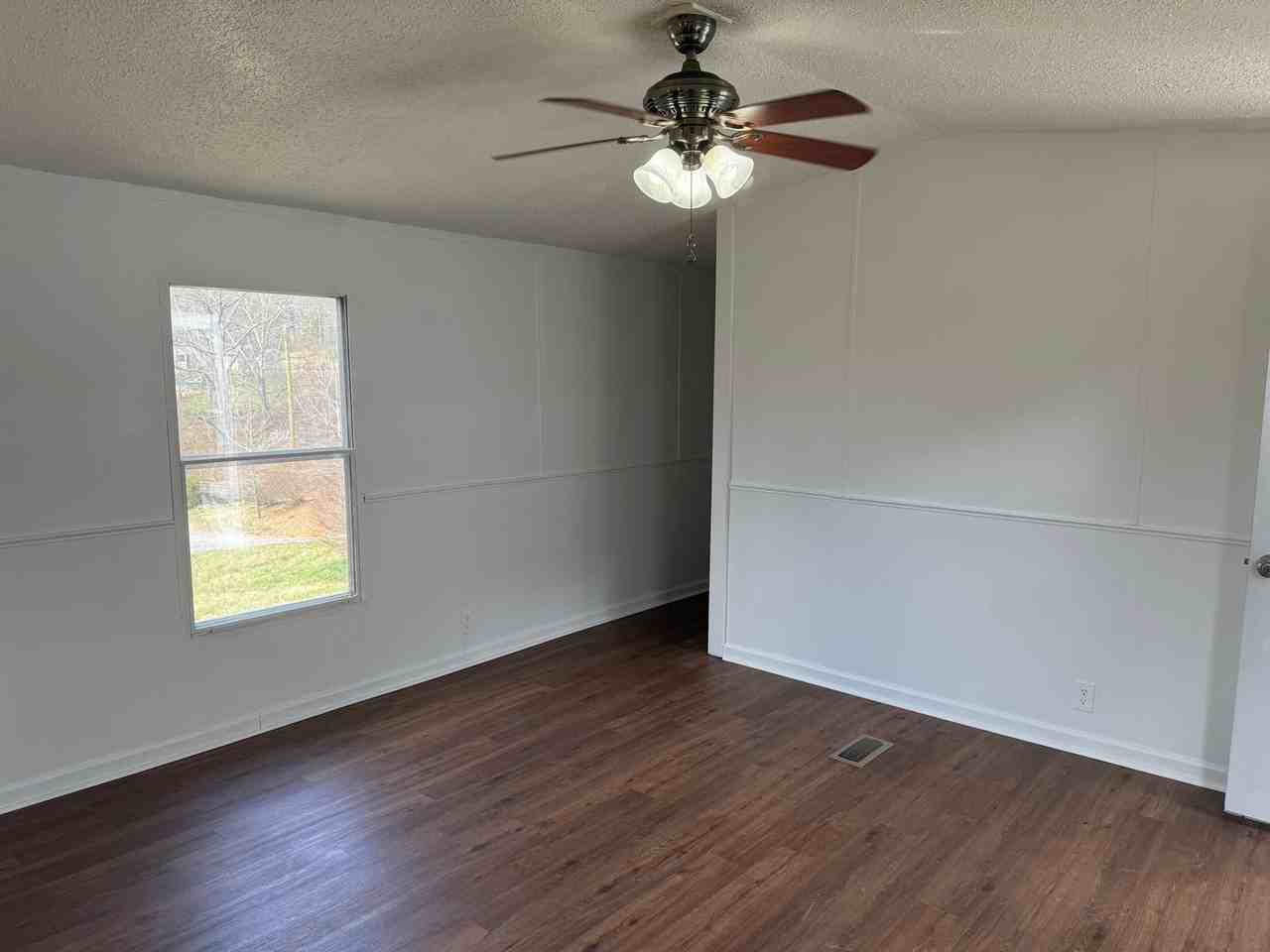 8 Darnell Dr - Photo 3 of 13