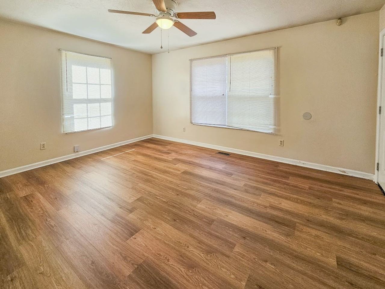 1424 Nolan Ave - Photo 2 of 19