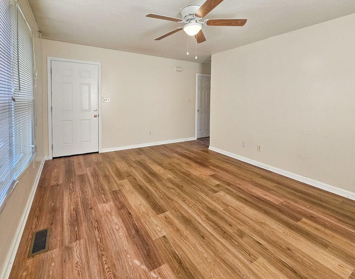 1424 Nolan Ave - Photo 3 of 19