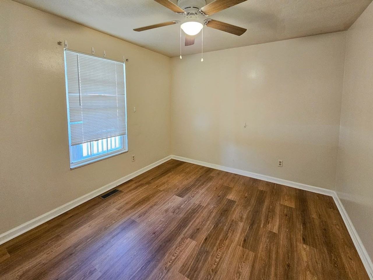 1424 Nolan Ave - Photo 5 of 19