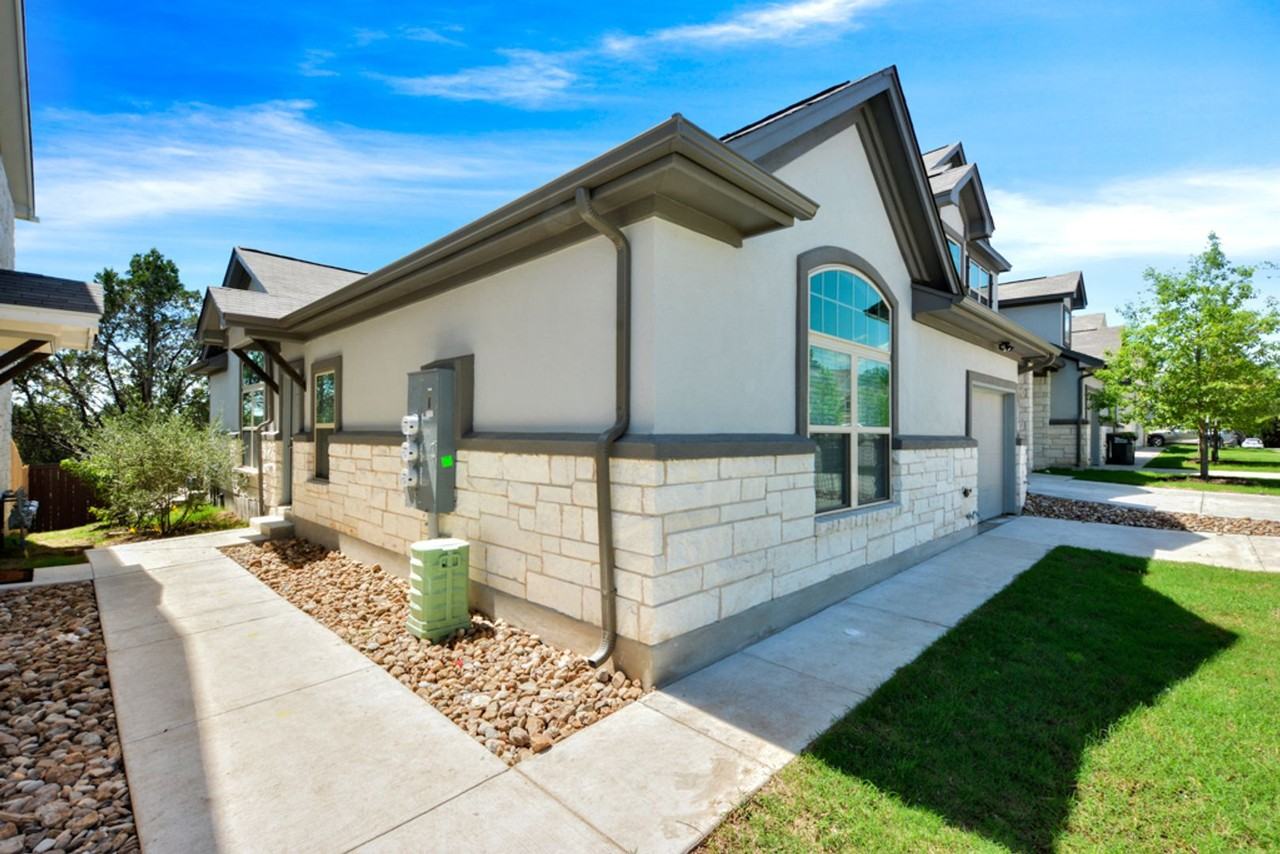 121 Thelonious Dr - Photo 2 of 23