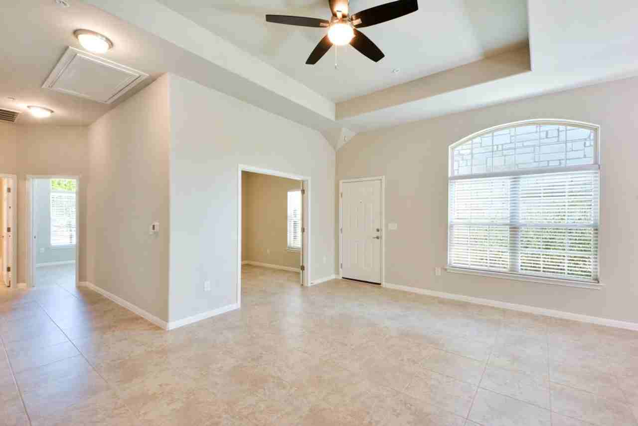 121 Thelonious Dr - Photo 4 of 23