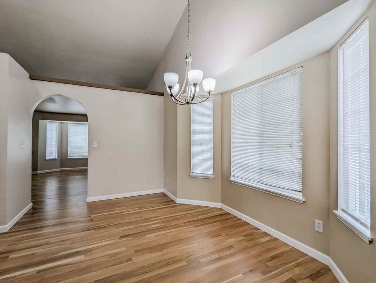 5410 96th Pl Ne - Photo 3 of 14