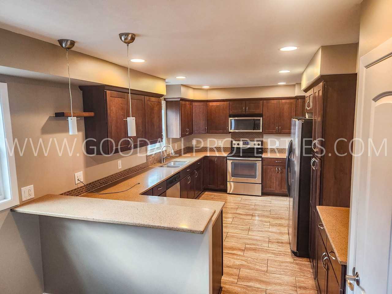 1430 Nw 108th St - Photo 2 of 17
