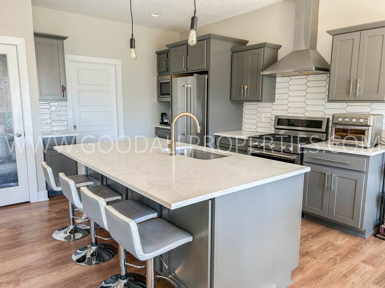 310 Ne Bobcat Dr - Photo 2 of 15