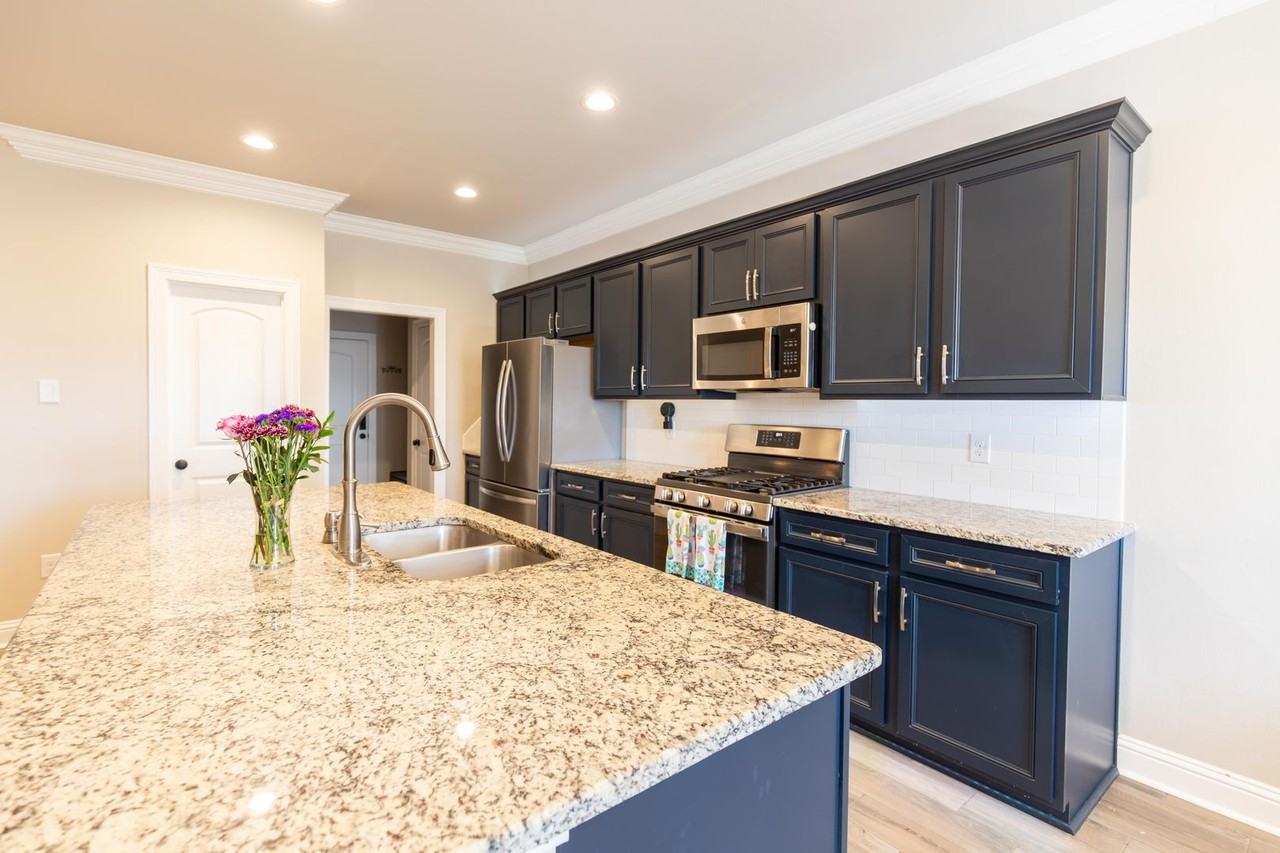 391 Coppice Pl - Photo 2 of 13