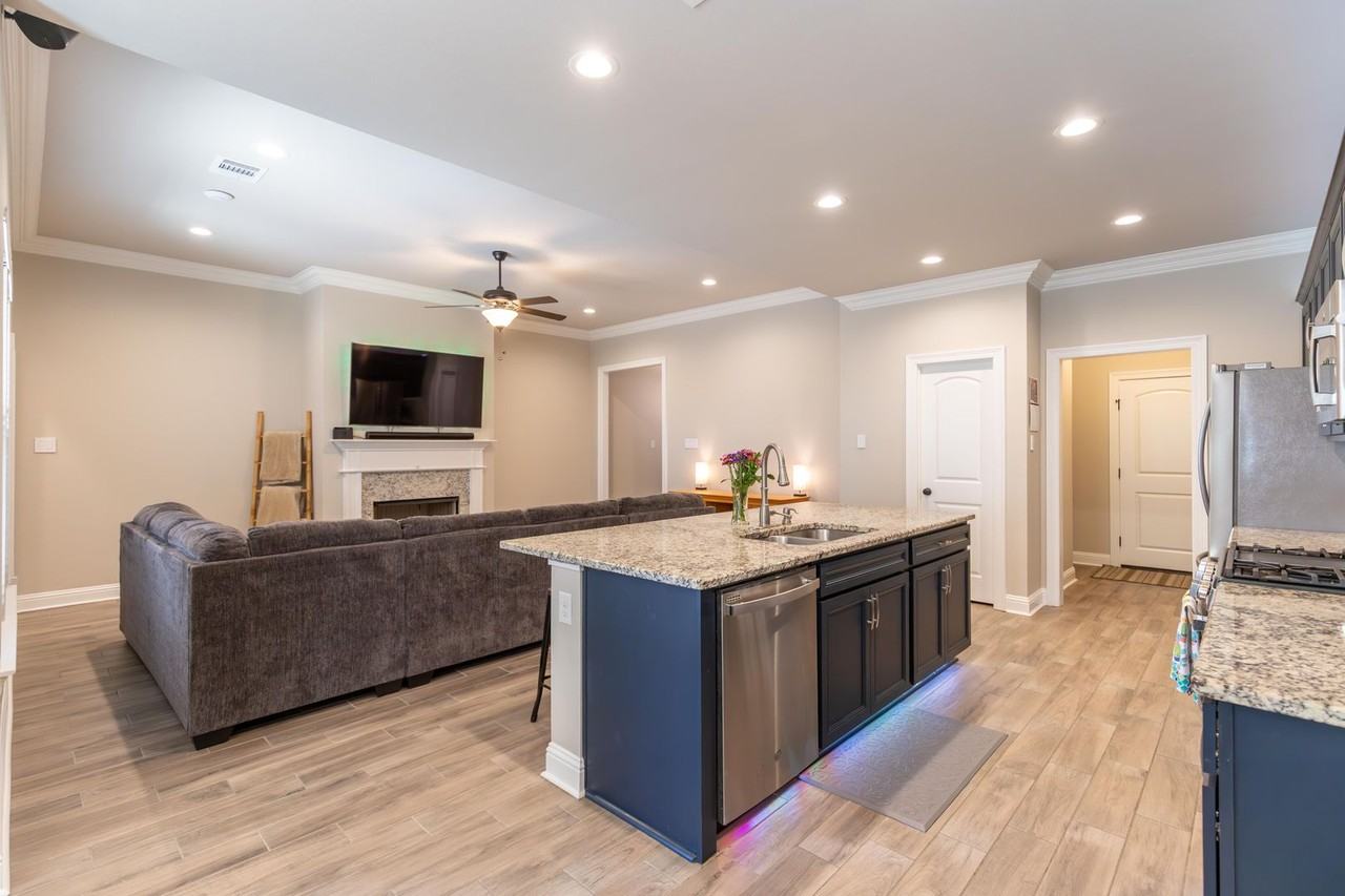 391 Coppice Pl - Photo 3 of 13