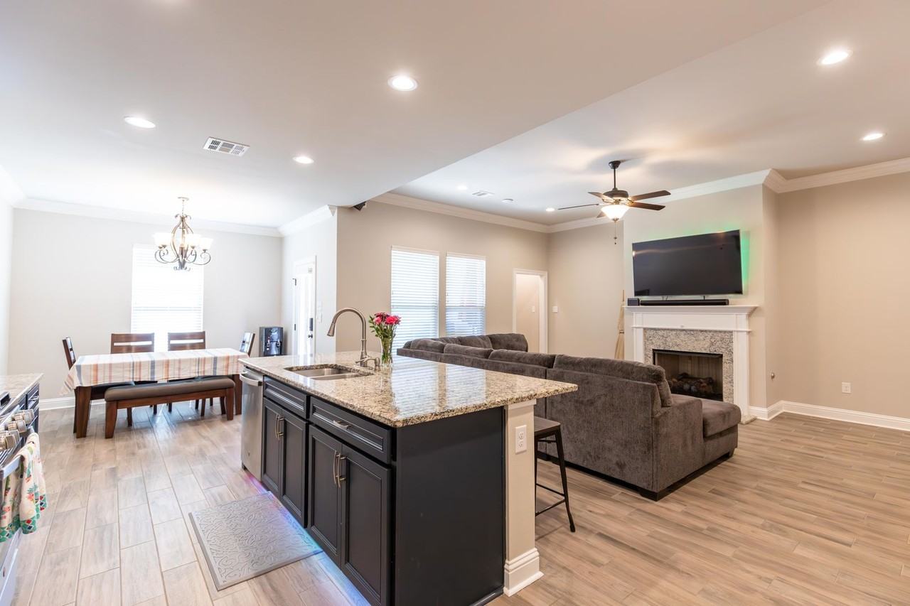 391 Coppice Pl - Photo 4 of 13